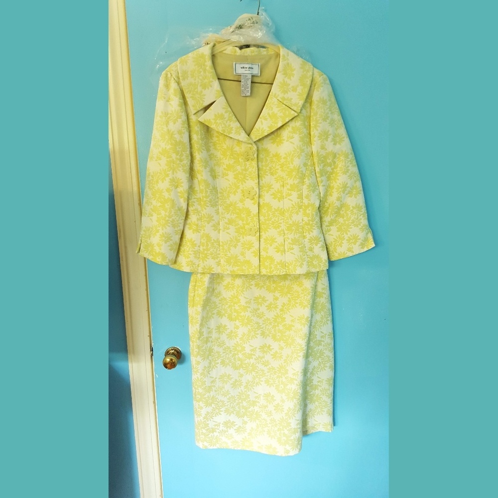 Brocade fitted ladies suit